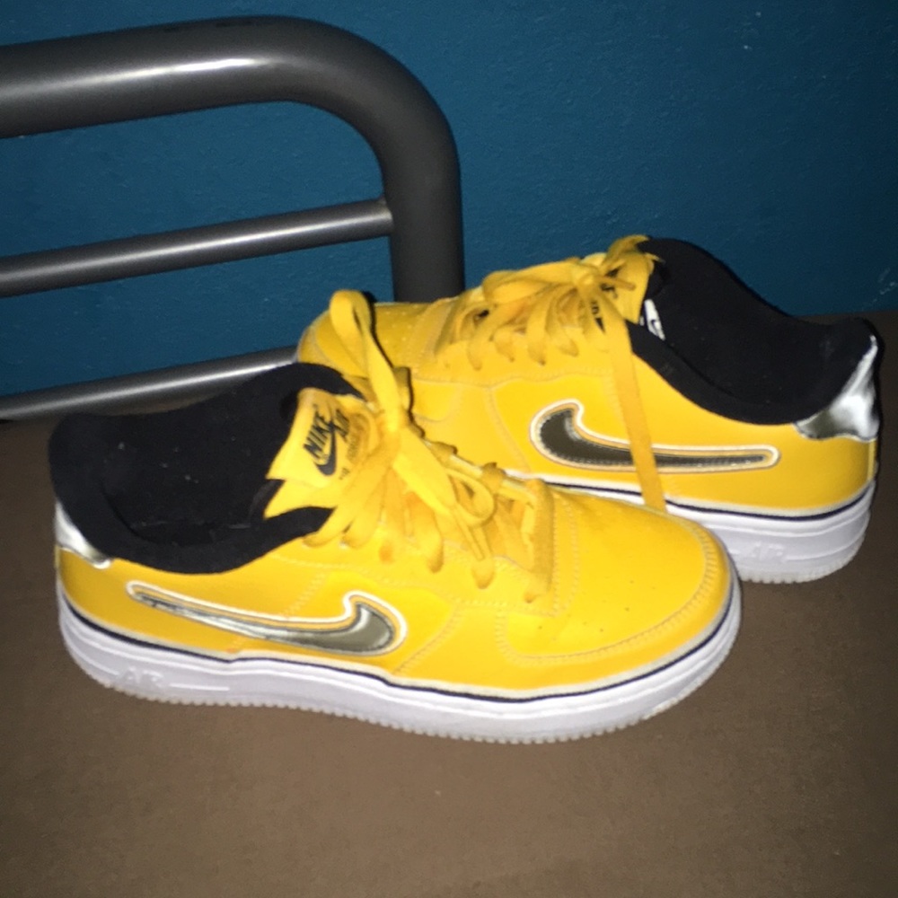 COPY - NIKE AIR FORCE 1 (NBA/Lakers)
